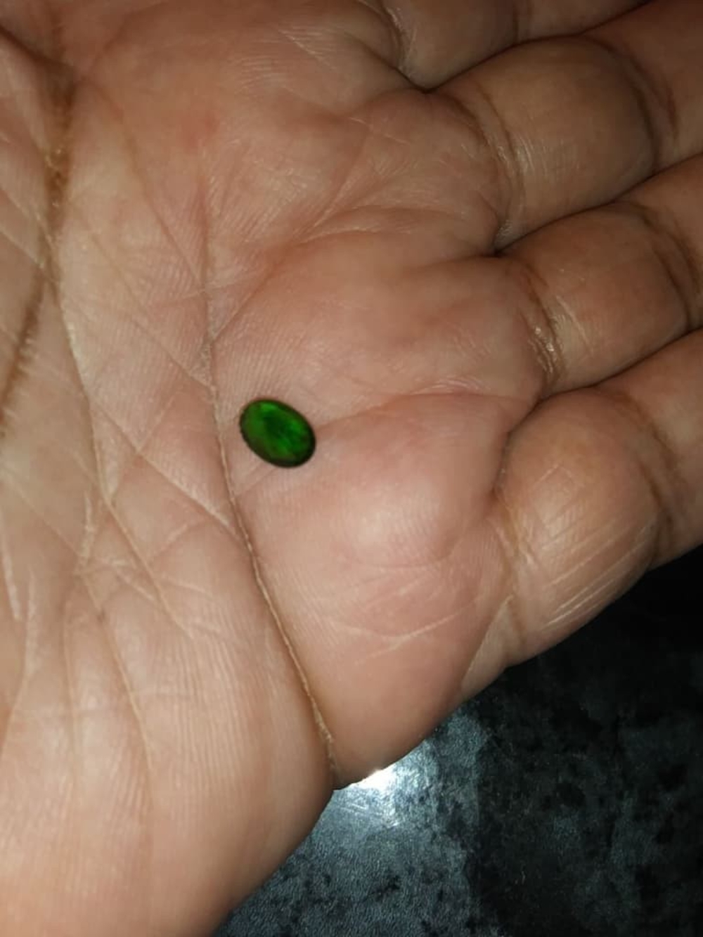 Lab Certified .61 Oval DEEP GREEN Tsavorite Garnet - Picture 4 of 5